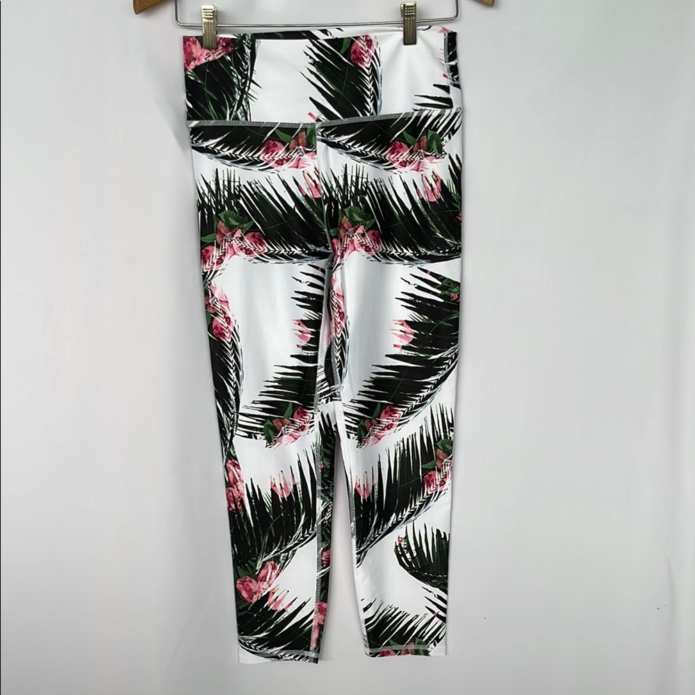 Fabletics High Waisted Powerhold Legging Tropical Floral White/Green Crop Size 8 - Picture 5 of 8